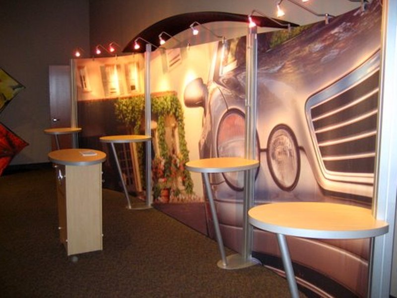RE-1216 Rental Display / Display Workstations -- Image 2